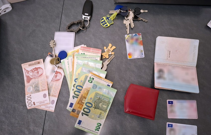 Novac koji je zaplenjen pripadnicima OKG Vračarci