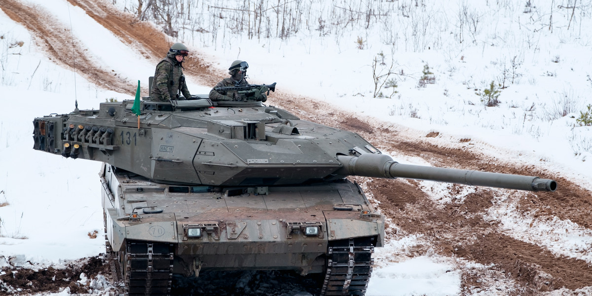 Leopard 2 podczas ćwiczeń na Łotwie (zdj. ilustracyjne)