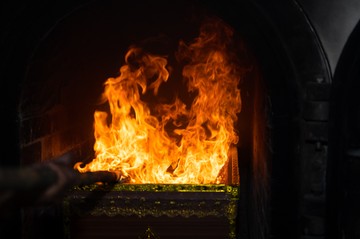 Pillanatokkal a saját elhamvasztása előtt tért magához ez a nő