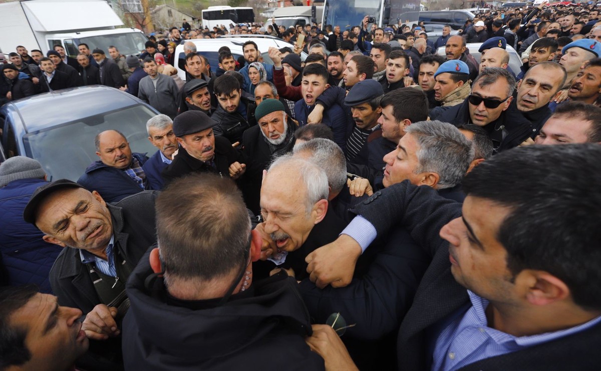 Kemal Kilicdaroglu zaatakowany na pogrzebie