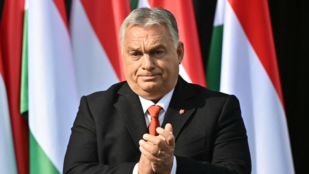 Orban udaje, że reaguje na kryzys. Tak naprawdę chce zwiększyć swoją władzę