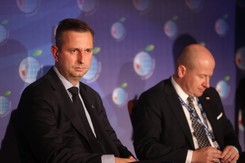 'Fakt': Szef PSL i rzecznik ministra zdrowia napadnięci przez antyszczepionkowców