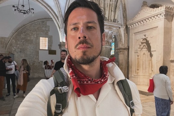 "OVDE JE HRISTOS ODRŽAO POSLEDNJU VEČERU": Nikola Rokvić na Veliki petak objavio fotografiju iz Jerusalima, posetio mesto gde je ustanovljena Sveta tajna pričešća