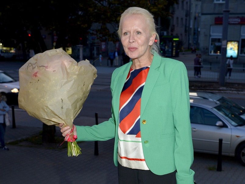 Mimo że aktorka tryskała wczoraj dobrym humorem i cały czas uśmiechała się do fotografów, trudno nie zauważyć, że...