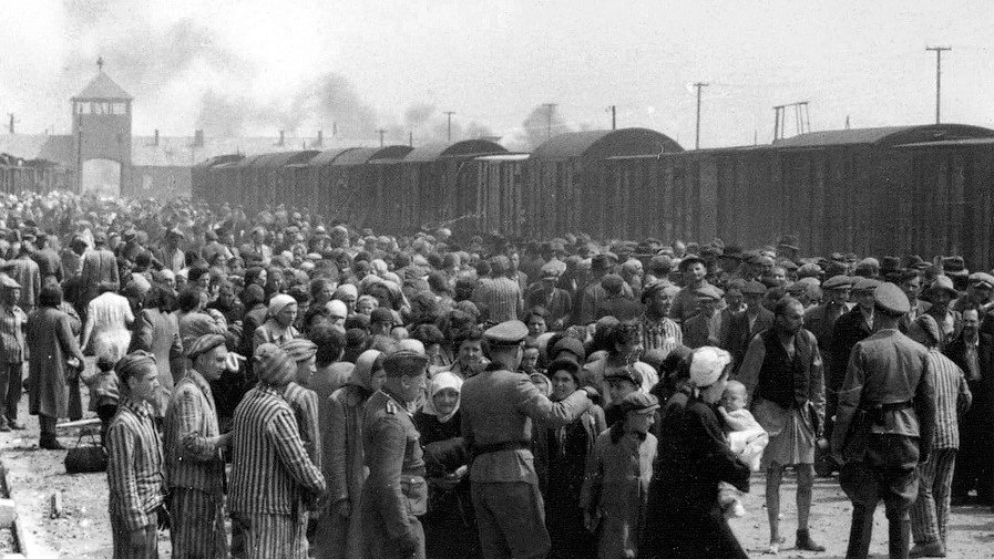 Selekcja na rampie w Auschwitz-Birkenau. Maj/czerwiec 1944 r.