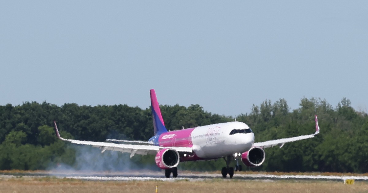 Ütközött a Wizz Air egyik gépe, az utasok Isztambulban rekedtek