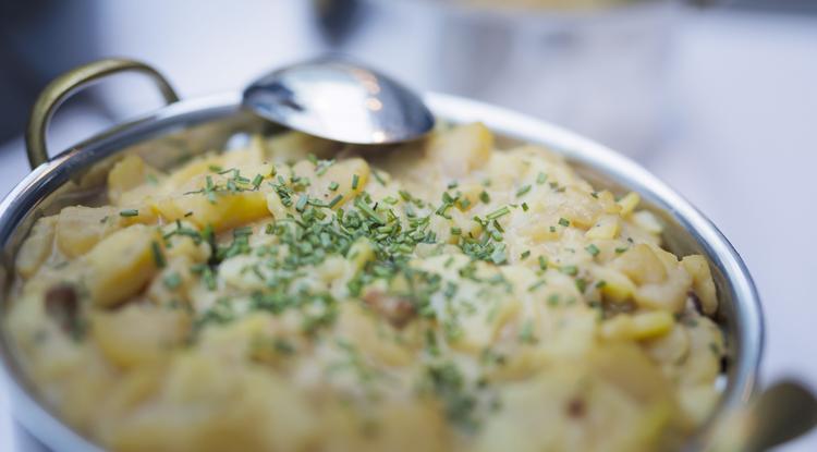 Ínycsiklandó krumplisaláta majonéz nélkül Fotó: Getty Images