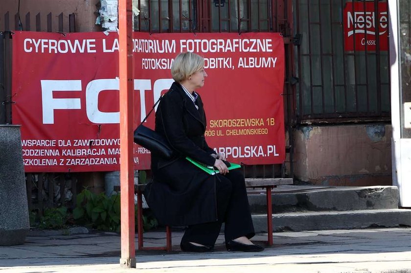 Anna Fotyga. Przez całe miasto z bułkami do prezesa