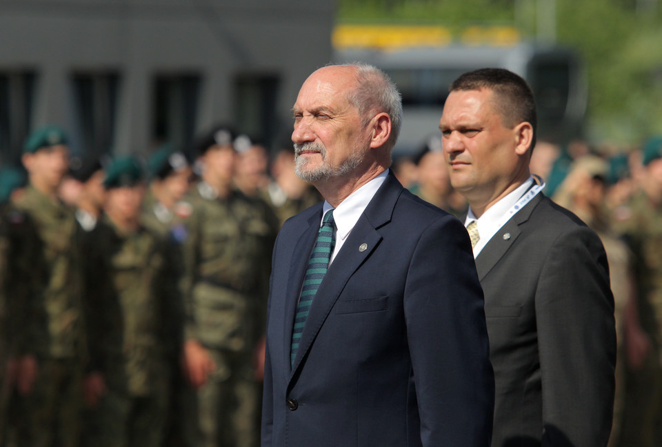 OSTRÓDA TARGI OBRONNE PRO DEFENSE (Antoni Macierewicz, Waldemar Zubek)