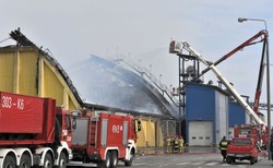 Pożar w gdyńskim porcie. Trwa akcja gaśnicza strażaków