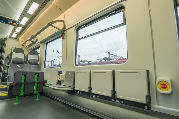 Nowe pociągi trafią nie do małopolskiego oddziału Przewozów Regionalnych, ale do samorządowej spółki Koleje Małopolskie, która jest jego konkurentem. Obsłużą m.in. trasę Kraków-Tarnów.