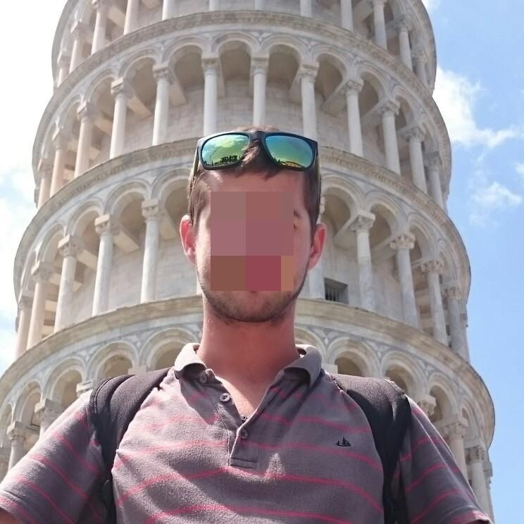 Lajos († 31) sedel za volantom. 