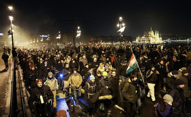 Wielkie protesty w Budapeszcie. Związkowcy grożą prezydentowi strajkami