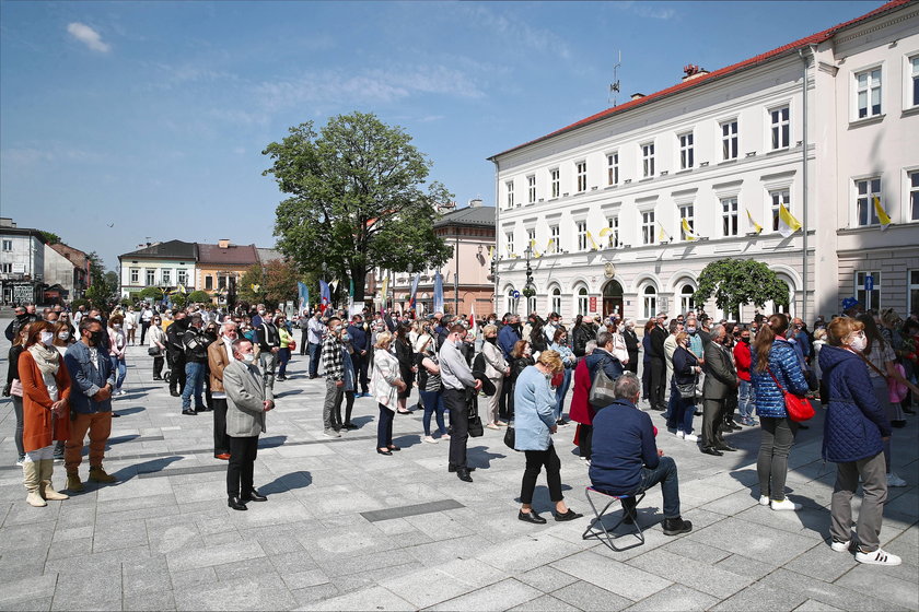 Urodziny Jana Pawła II. Wierni zapomnieli o zasadach bezpieczeństwa