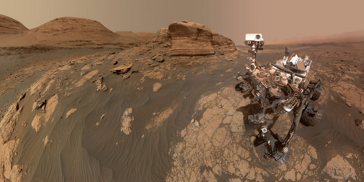 Łazik Curiosity na niezwykłym selfie.