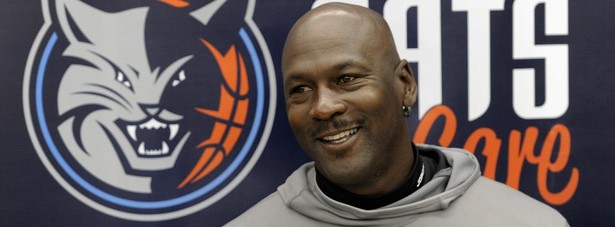 1. Michael Jordan - na emeryturze od 2003 roku, a w zeszłym roku zarobił 90 mln dol.