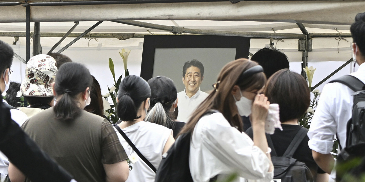 Japończycy opłakują byłego premiera.