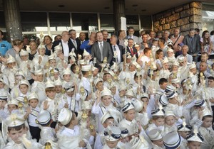 376474_novi-pazar01-kolektivni-sunet-180-decaka-foto-s.zupljanin