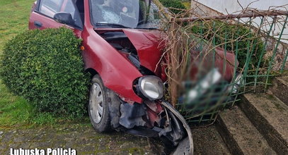 Kobieta wjechała w dom. Potem było jeszcze gorzej