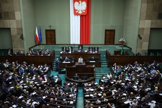 Polska reaguje na procedurę KE. Sejm za uznaniem kwalifikacji pielęgniarek z Rumunii