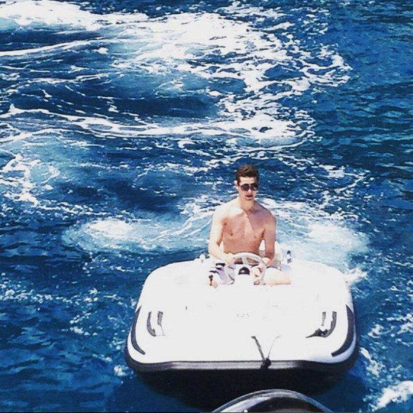 Louis Sarkozy na łódce