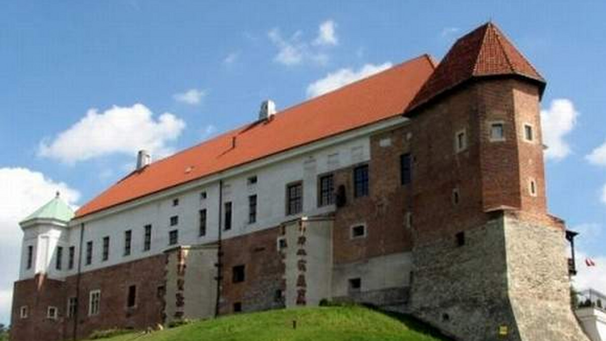 Piątkowe posiedzenie Rady Muzeum Okręgowego nie przyniosło odpowiedzi na pytanie, jak pomóc tej instytucji. Pieniędzy brakuje już na wszystko - pensje i pochodne, ogrzewanie, środki czystości - informuje "Echo Dnia".