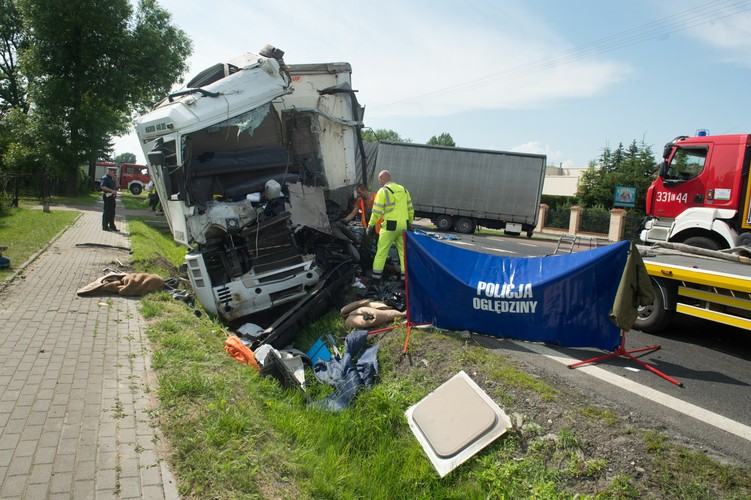Gomulin. Zderzenie tirow na krajowej ósemce