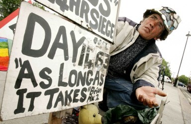 BRITAIN-PARLIAMENT-PROTESTOR 3