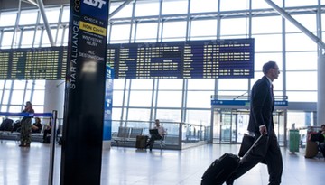 Od dzisiaj ruszyły nowe połączenia lotnicze z Warszawy. Polecimy prosto do wioski Św. Mikołaja