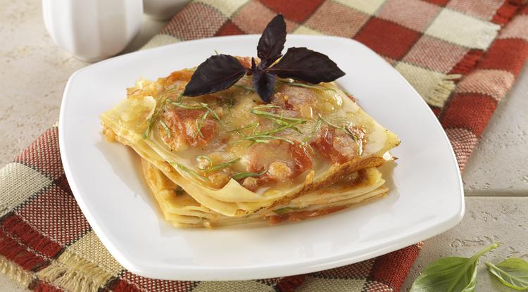 Paradicsomos-mozzarellás lasagne recept / Fotó: Ringier
