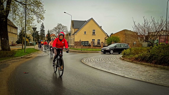 Wiosna w tym roku się do nas nie spieszy, dlatego turyści w Drawsku Pomorskim postanowili wyruszyć aby ją powitać. 2 maja zorganizowano dwa rajdy turystyczne: pieszy i rowerowy.