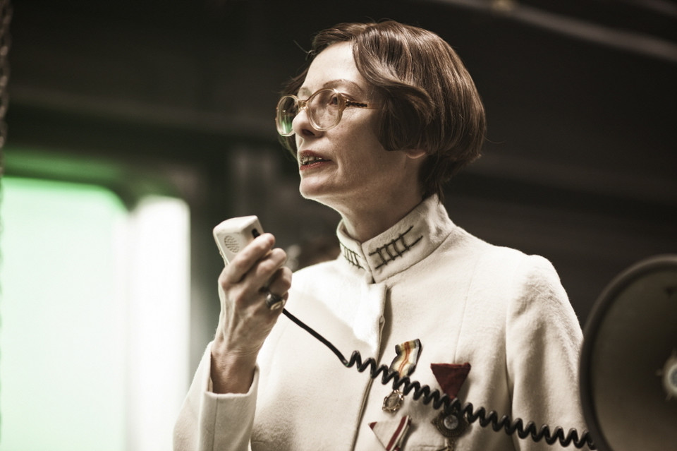 Tilda Swinton w filmie "Snowpiercer: Arka Przyszłości"