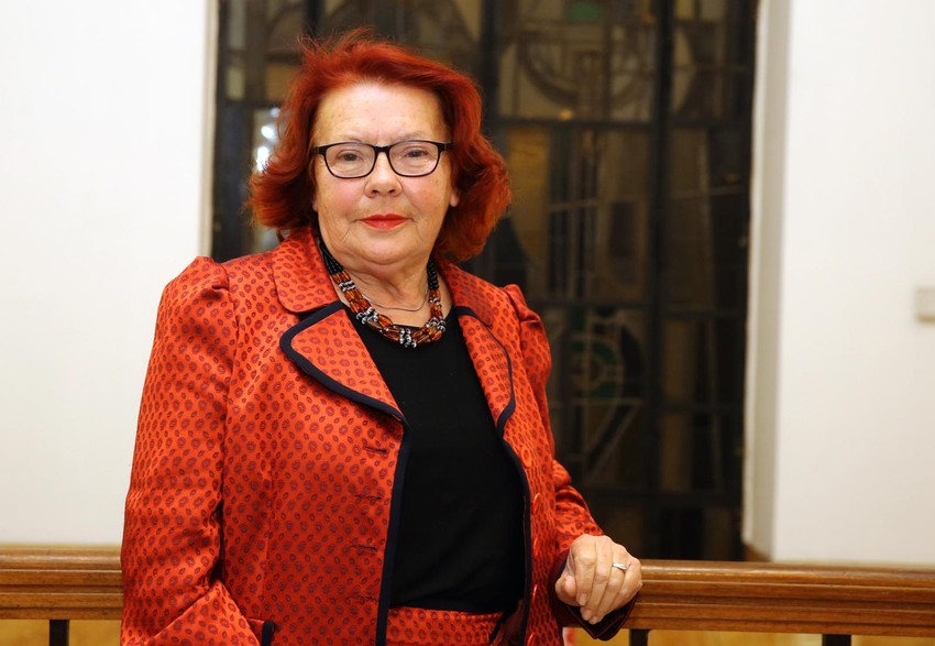 Jagoda Kljaić, spisateljica i pesnikinja, autorka antologijske zbirke poezije “Sa druge strane štreke”, živi i radi u Glini