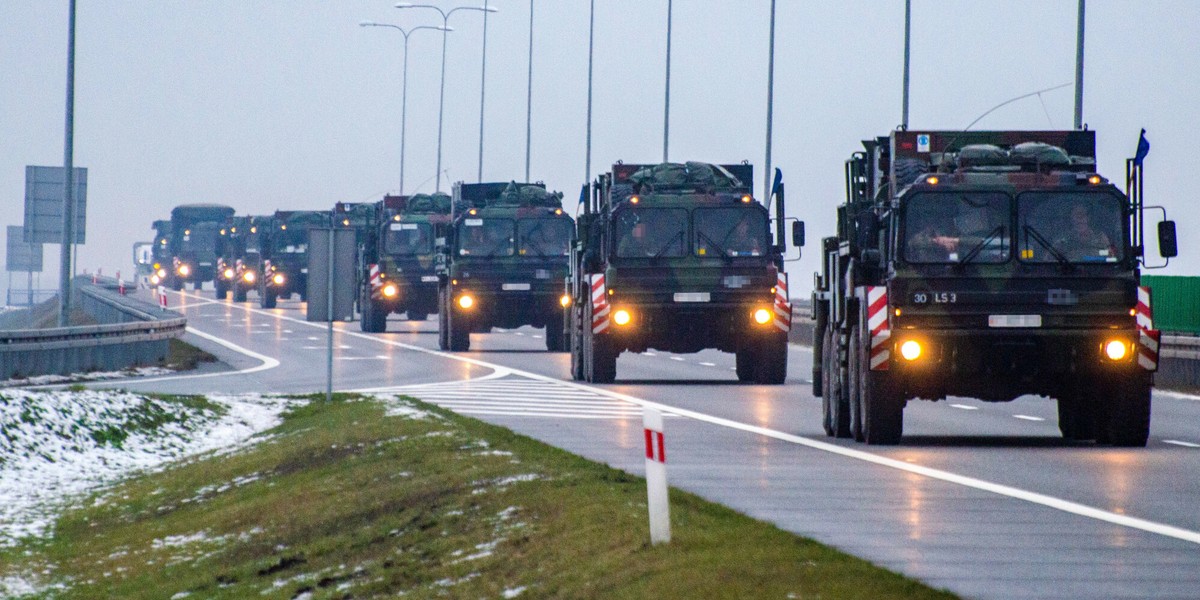 Transport niemieckiego sprzętu wojskowego dla Ukrainy podczas przejazdu przez Polskę