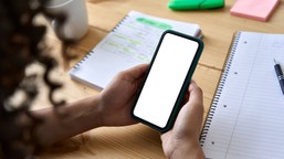 zakaz telefonów w szkołach, nowe przepisy, które zmienią codzienność u