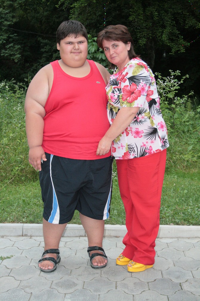 Džambulat, u dobi od 9 godina, sa majkom