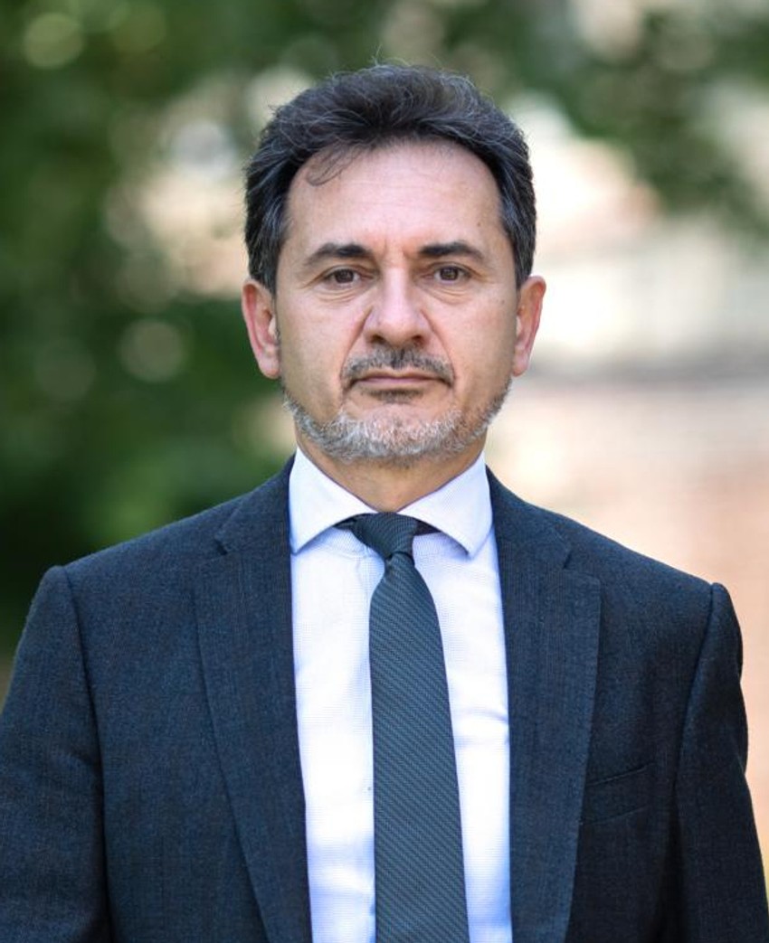 Sve te nelegalne odluke, te staljinističke metode, uz naglašeno nasilje, samo govore o grupi koja pokušava da dokrajči Demokratsku stranku. Neće moći, neće proći - kaže Đelić