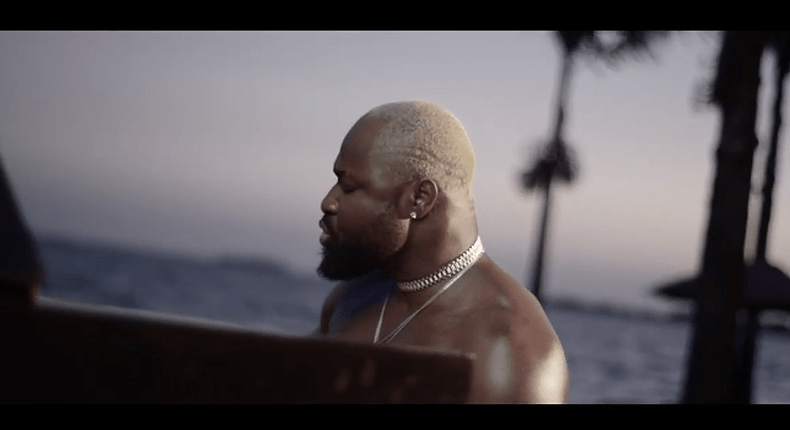 Harrysong in the visuals for 'Journey' [YouTube/Harrysong]