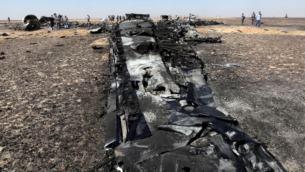 Military investigators from Egypt and Russia stand near the debris of a Russian airliner at the site