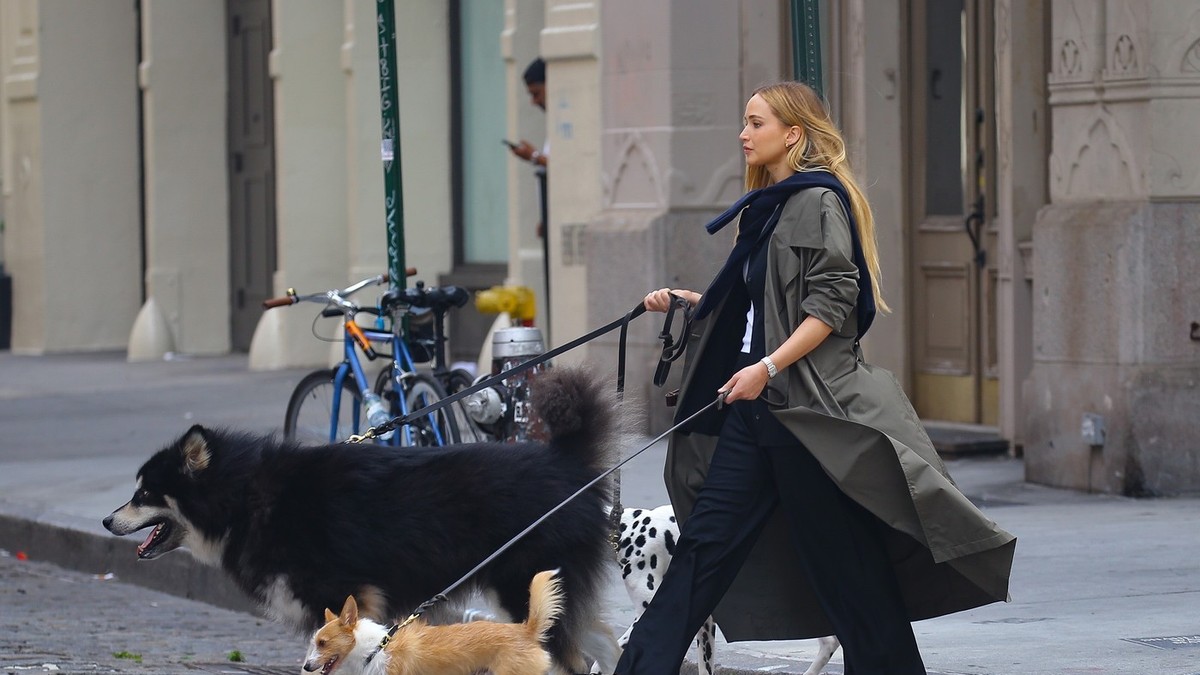 Dženifer Lorens 2023. godine na snimanju reklame za Dior