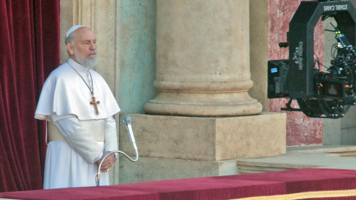 John Malkovich na planie serialu "The New Pope"