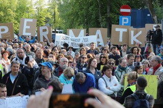 Przed Sejmem odbył się wiec poparcia dla protestujących ws. niepełnosprawnych