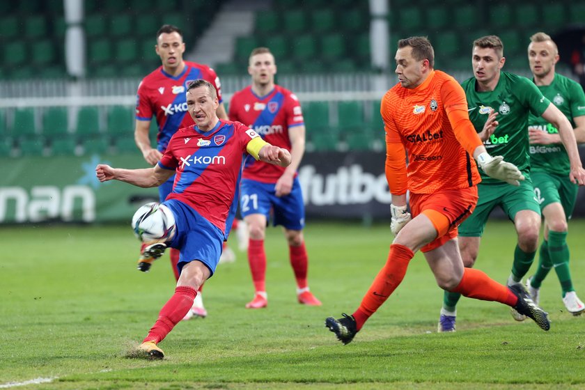 Jego zespół już na pewno zajmie drugie lub trzecie miejsce w ekstraklasie, a już w najbliższą niedzielę (godz. 16.00) zagra w finale Pucharu Polski z Arką Gdynia.