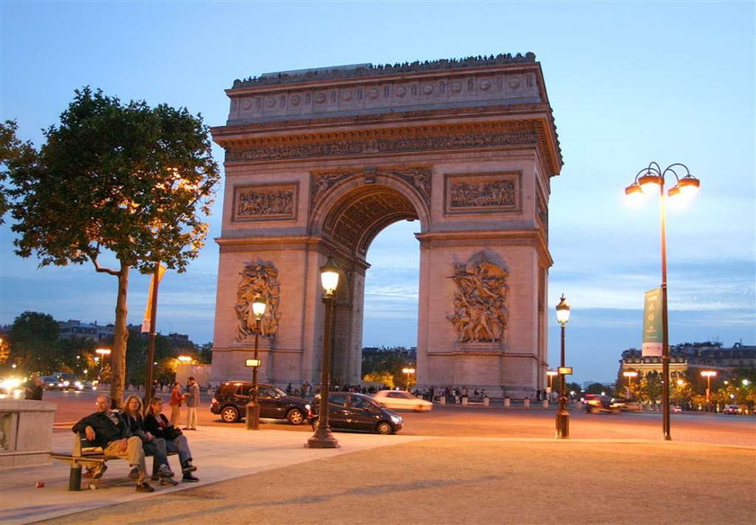 Senyszyn pozdrawia z Paryża. Za Twoje pieniądze