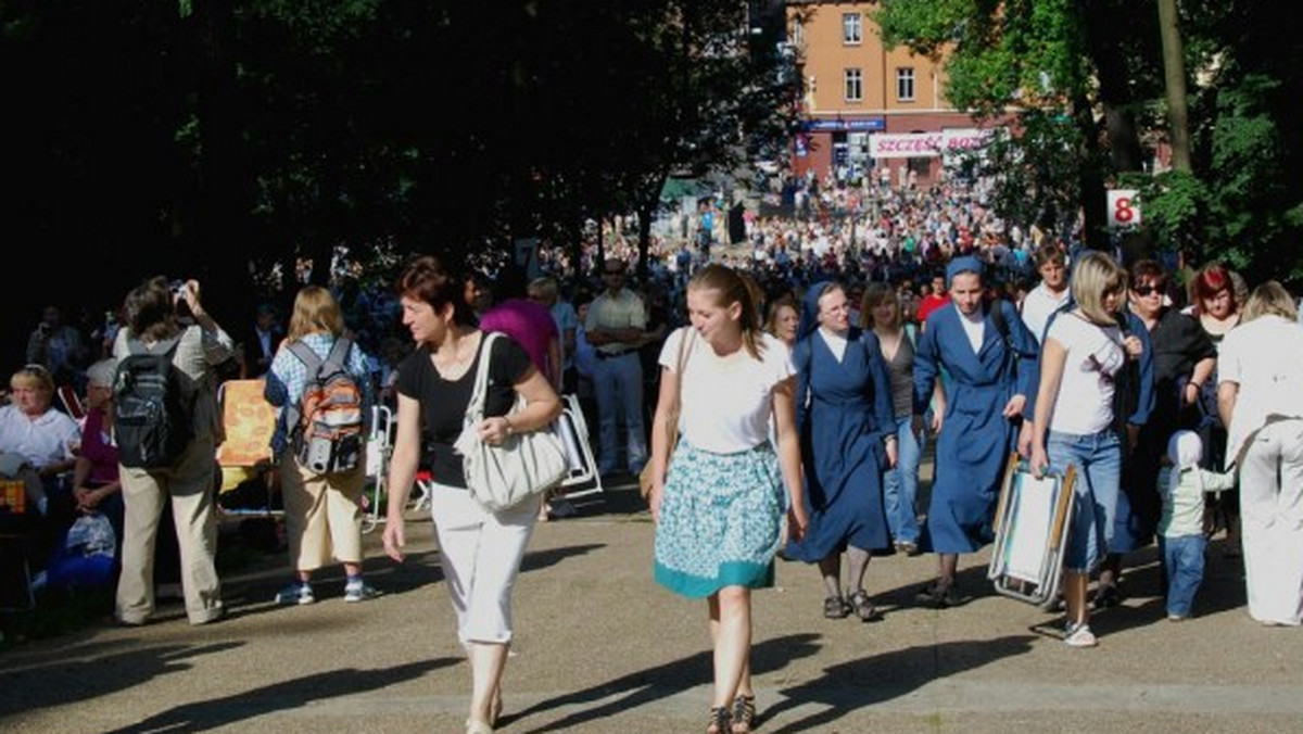 W niedzielę 17 sierpnia 2014 roku kilkadziesiąt tysięcy kobiet i dziewcząt z całego Śląska przybyło z pielgrzymką do do Piekar Śląskich.