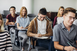 Bogaty jak student? Co trzeci zarabia w Polsce 4-6 tys. zł miesięcznie