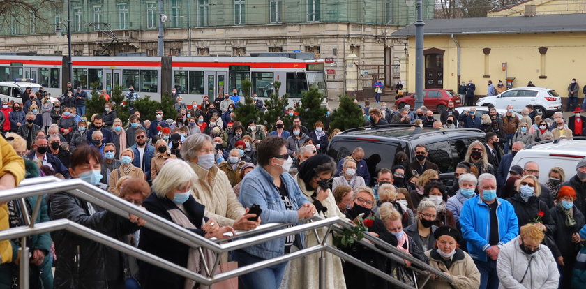 Krzysztof Krawczyk uwielbiany jak Elvis Presley. Fani będą pielgrzymować do grobu piosenkarza?