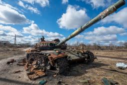 Zniszczony czołg na północ od Charkowa