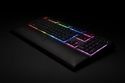 Razer połączył ogień z wodą. TESTUJEMY hybrydową klawiaturę - Ornatę