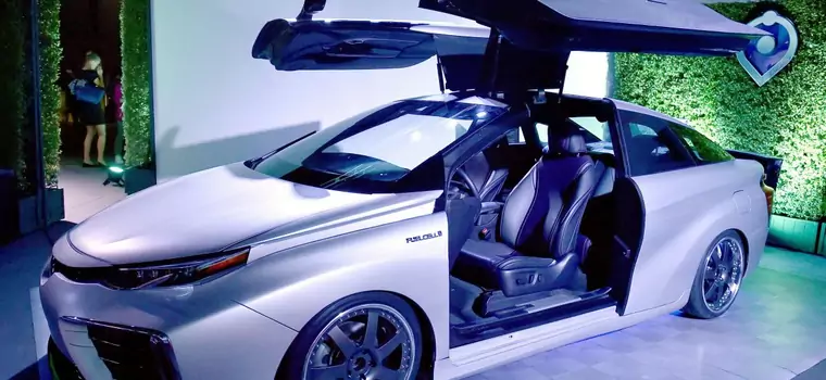 Toyota Mirai - koncept à la DeLorean z „Powrotu do przyszłości”